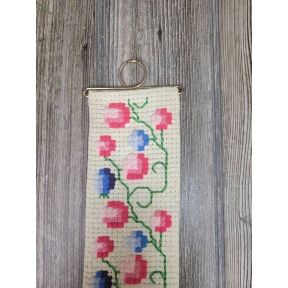 Vintage Wall Hanging Yarn Cross Stitch, Metal Hangers, 14-3/4" - Picture 3 of 5